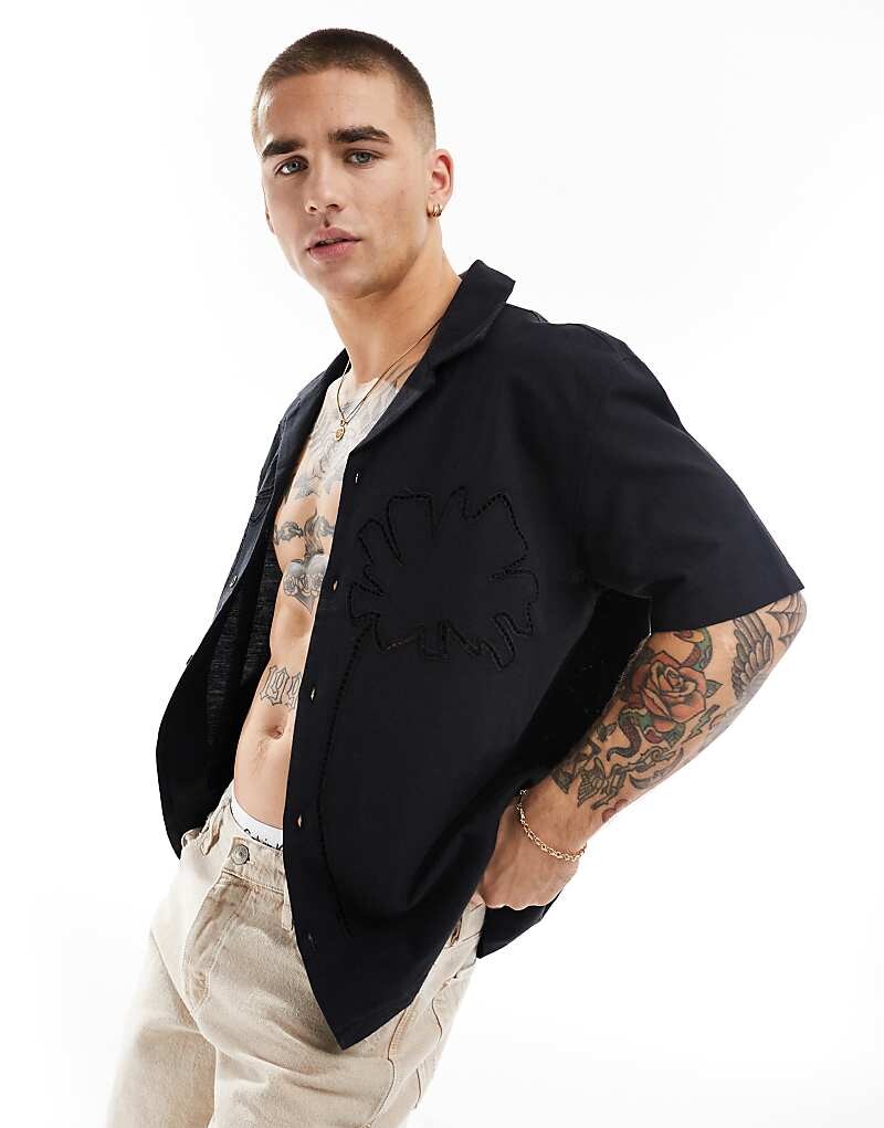 

Bershka – Черная рубашка с вышитым цветочным узором