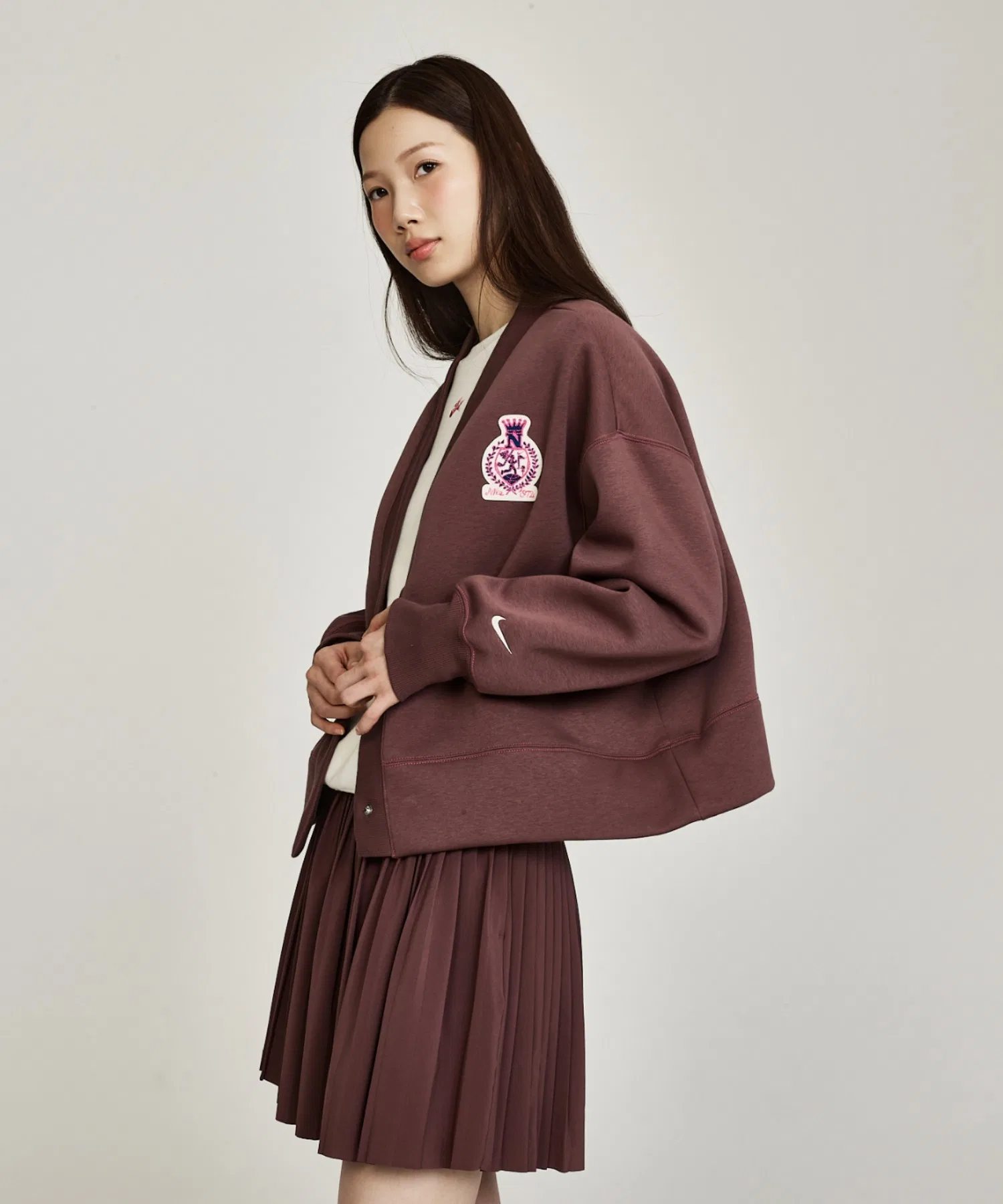 Женский флисовый кардиган Nike Sportswear Oversized IQ3944-515 Tattoo — фото 3