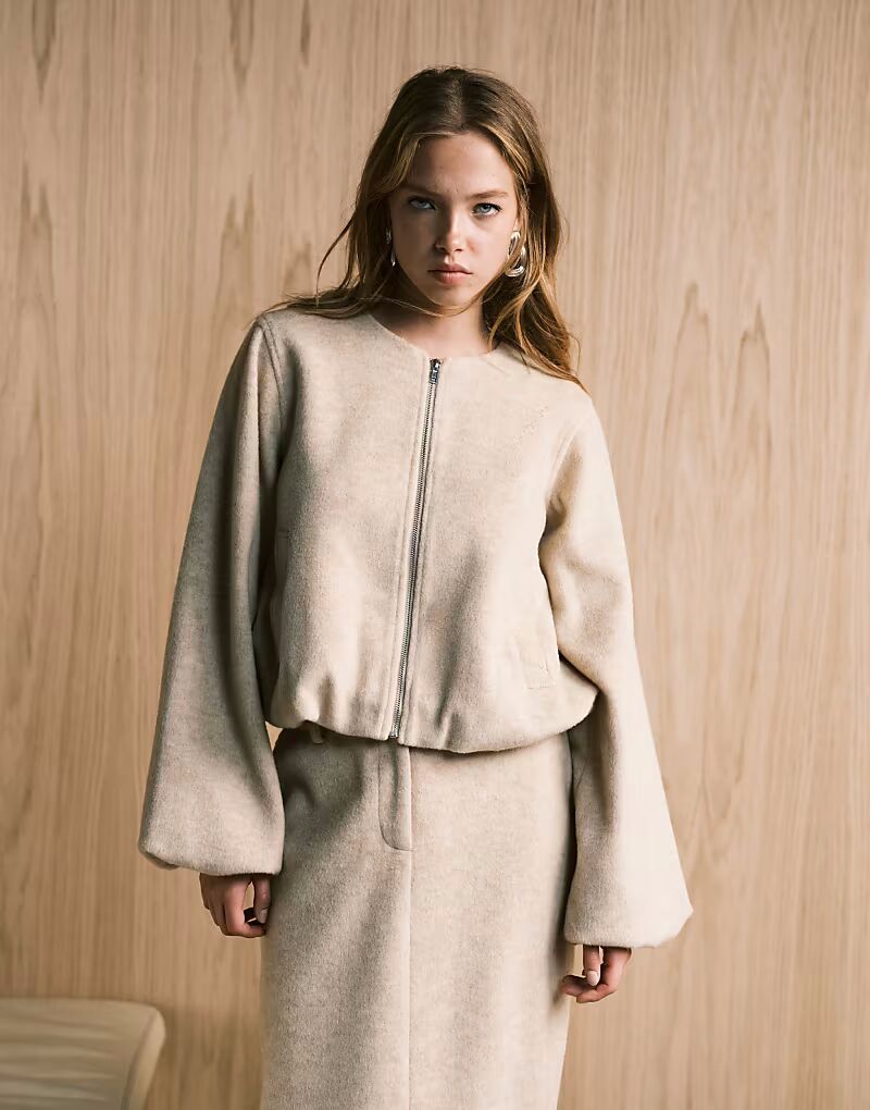 

Шерстяная куртка-бомбер без воротника с объемными рукавами бежевого цвета 4Th & Reckless