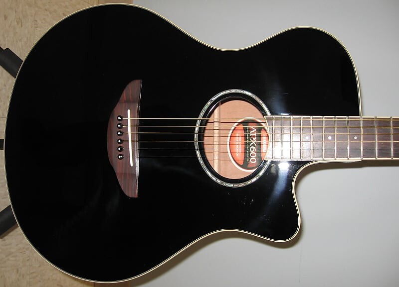 

Акустическая гитара Yamaha APX600 Thinline Acoustic Electric Guitar - Black