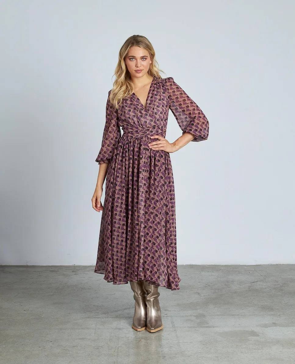 

Длинное платье с расклешенной юбкой и полупрозрачными пышными рукавами Alma en Pena, сиреневый