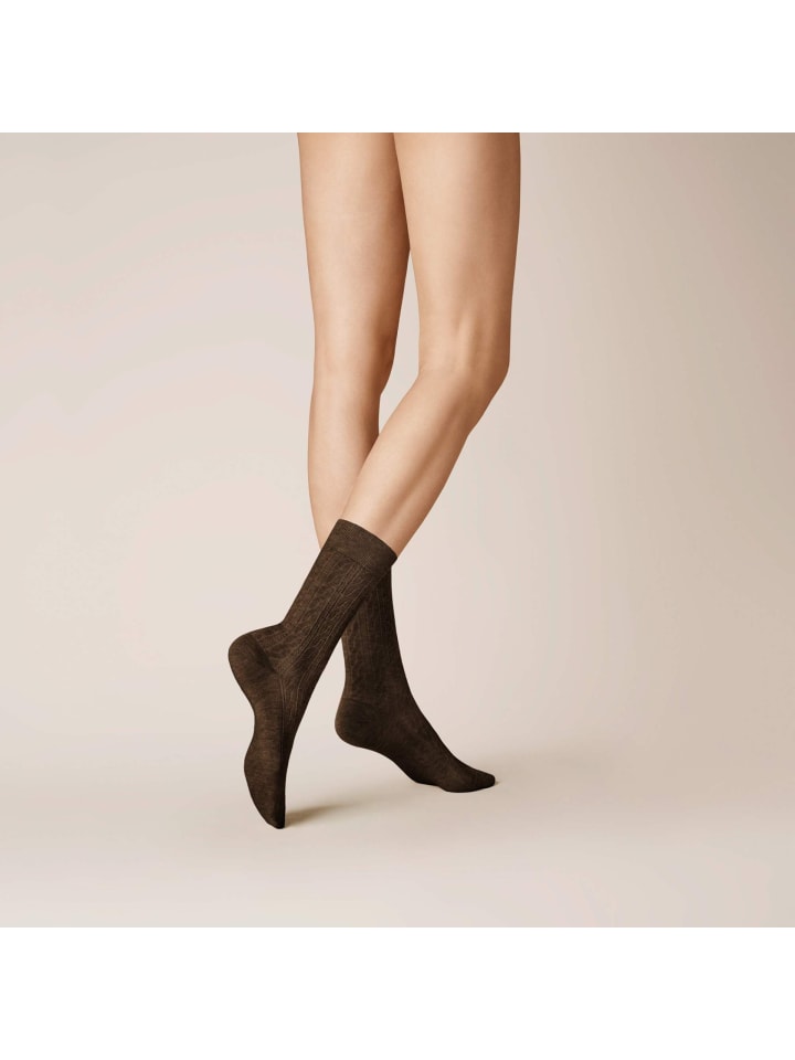 

Носки Winter Dreams - мягкие в клетку, коричневого цвета. Kunert