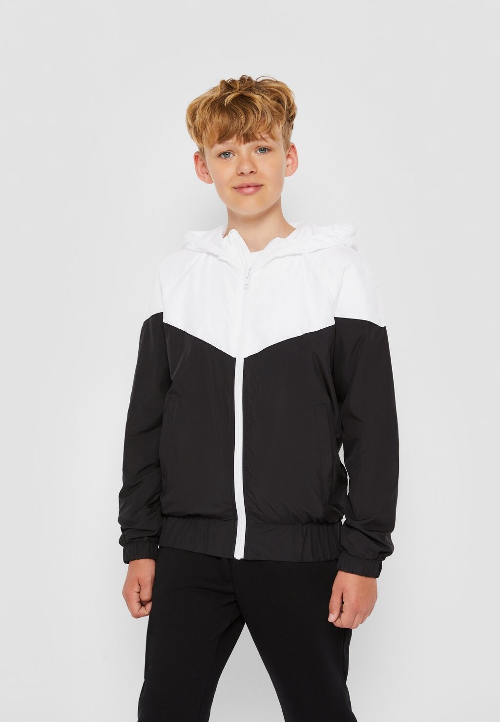 

Куртка межсезонная Unisex Arrow Urban Classics, цвет white black