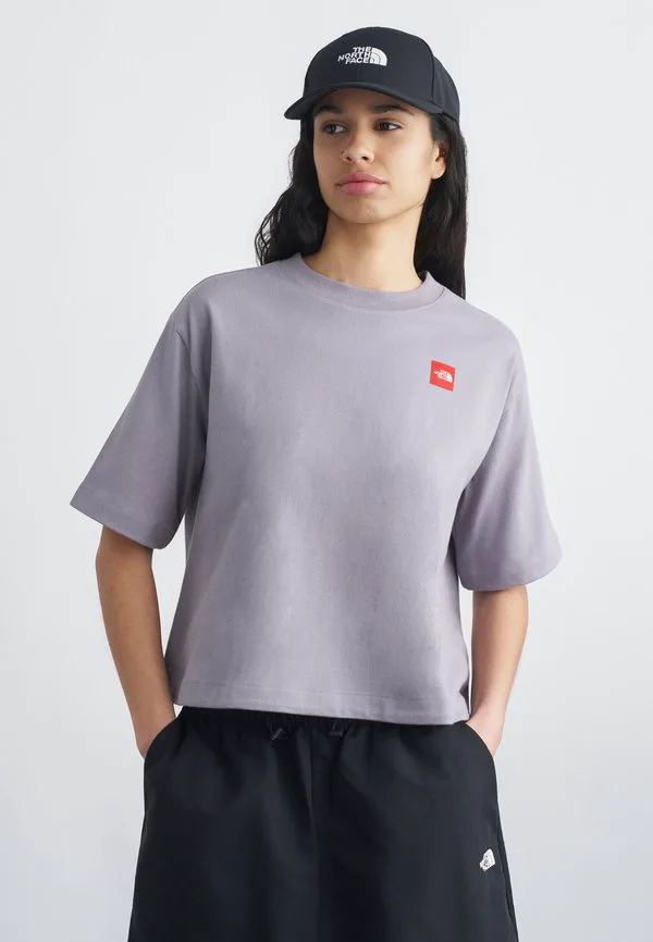 

Красная квадратная футболка свободного кроя, базовая футболка The North Face, Transcendent Grey, Красный, Красная квадратная футболка свободного кроя, базовая футболка The North Face, Transcendent Grey