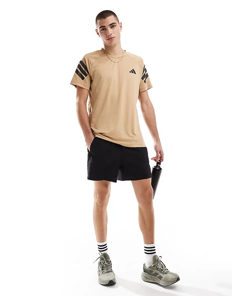 

Футболка adidas Training Essentials Gym+ с тремя полосками в каменном цвете adidas performance