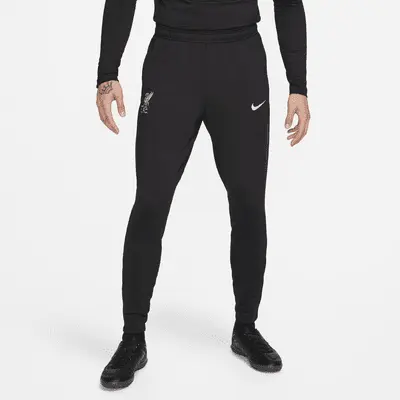 

Брюки Nike Liverpool FC Strike, цвет Black/Gym Red/Light Orewood Brown
