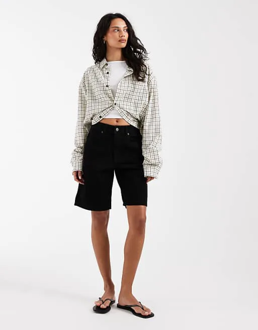 

Черные джинсовые шорты-бермуды ASOS DESIGN