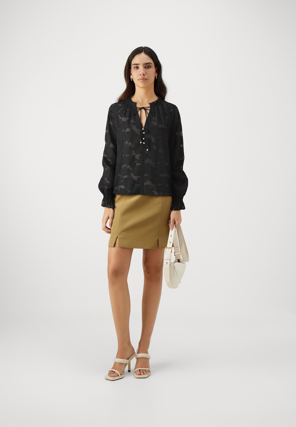 

Блуза DENISE FRILL COLLAR Guess, черный