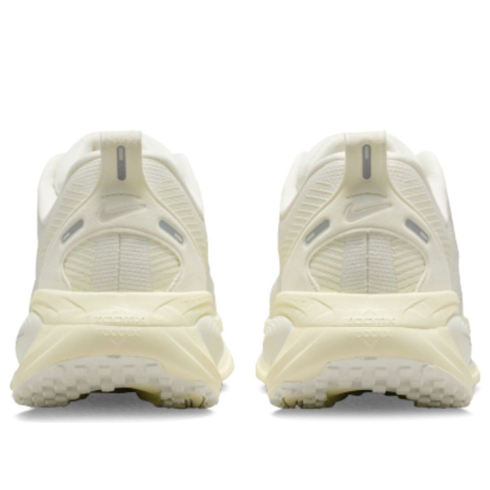 Кроссовки (WMNS) Nike Air Zoom Vomero 18 'Sail Coconut Milk' — фото 4