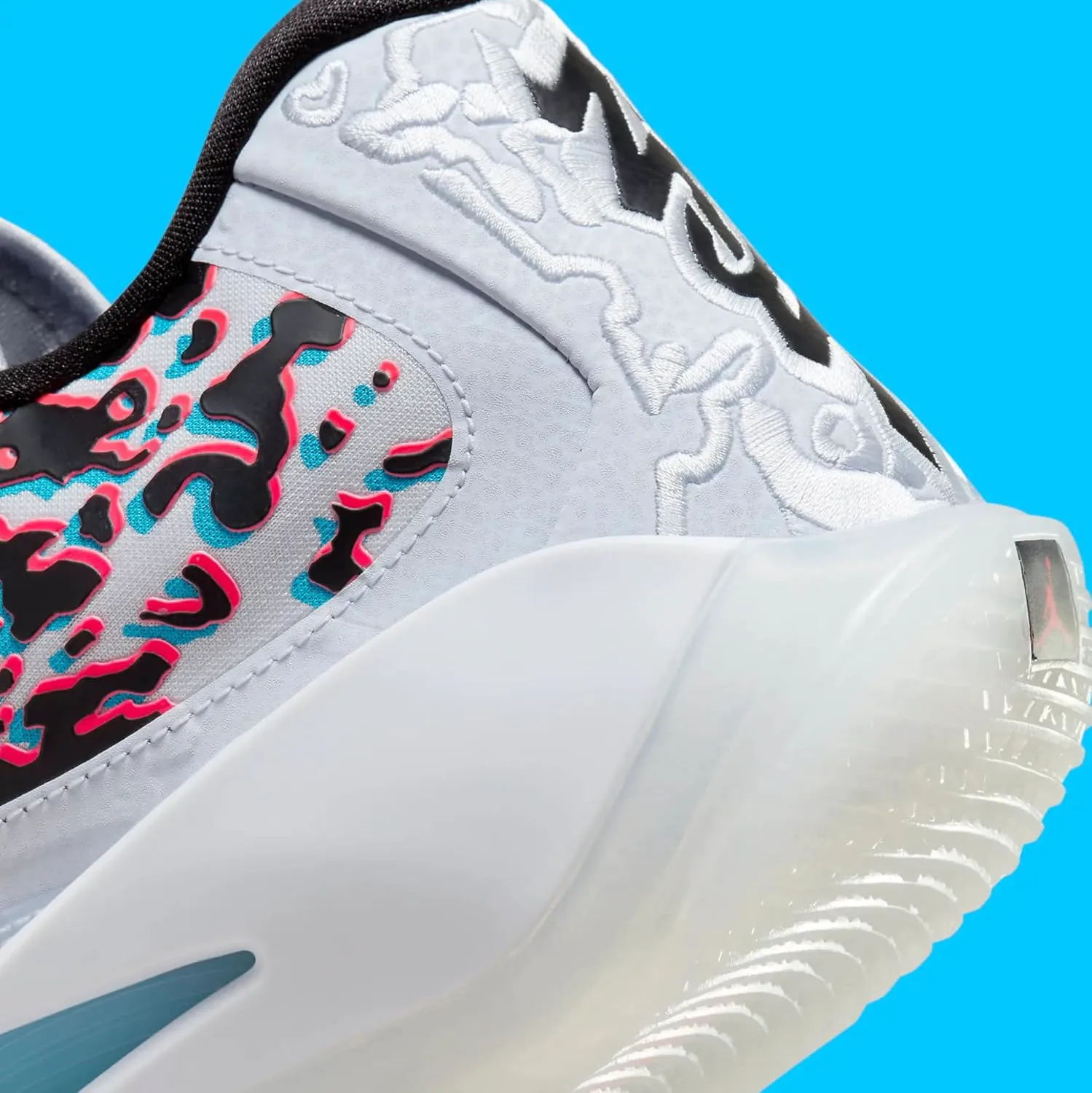 Мужские кроссовки Jordan Zion 3 (DR0675-106, белый/университетский красный/цементно-серый) Nike, серый/черный — фото 4