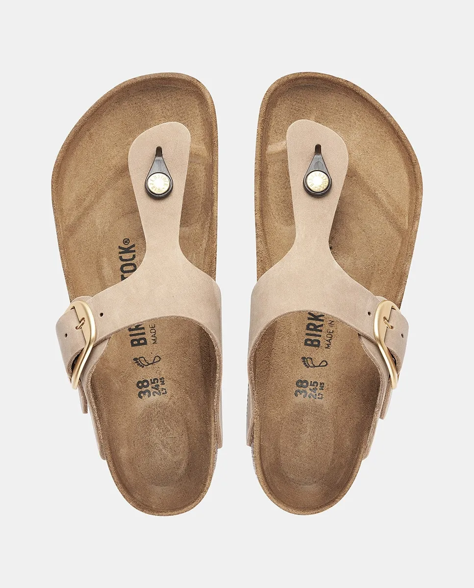 Женские сандалии Gizeh с большой пряжкой из замши Birkenstock, светло-коричневый — фото 2