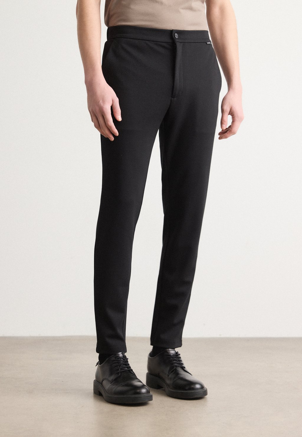 

Чиносы COMFORT TAPERED Calvin Klein, черный