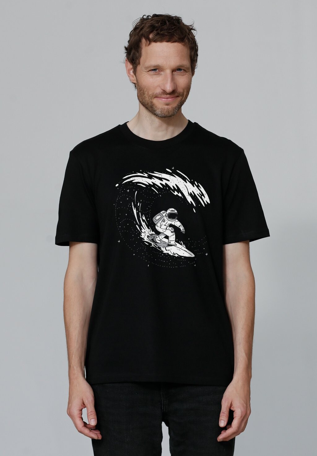 

Футболка с принтом SURFING SPACEMAN watapparel, черный