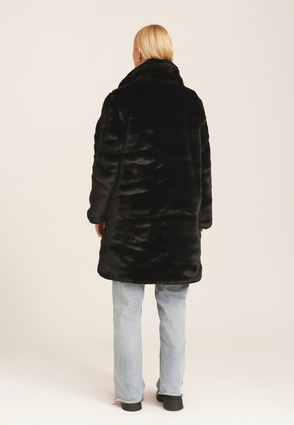 

Зимнее пальто LAPEL COLLAR LONGLINE GINI LONDON, черный