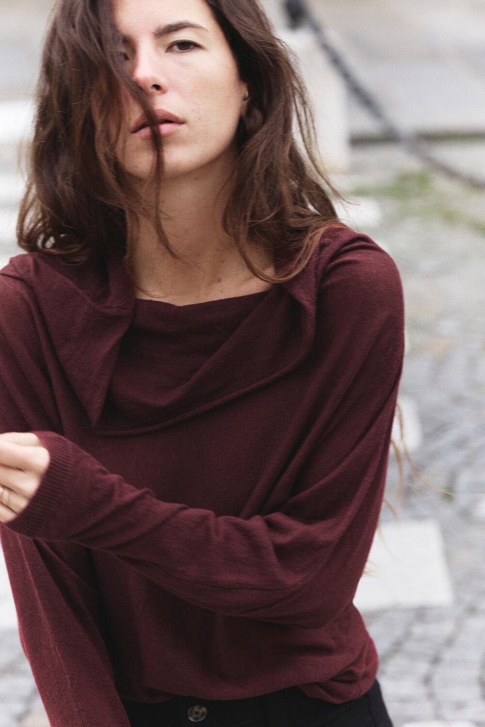

Однотонный трикотажный свитер из смеси шерсти и шелка ZARA, бордовый