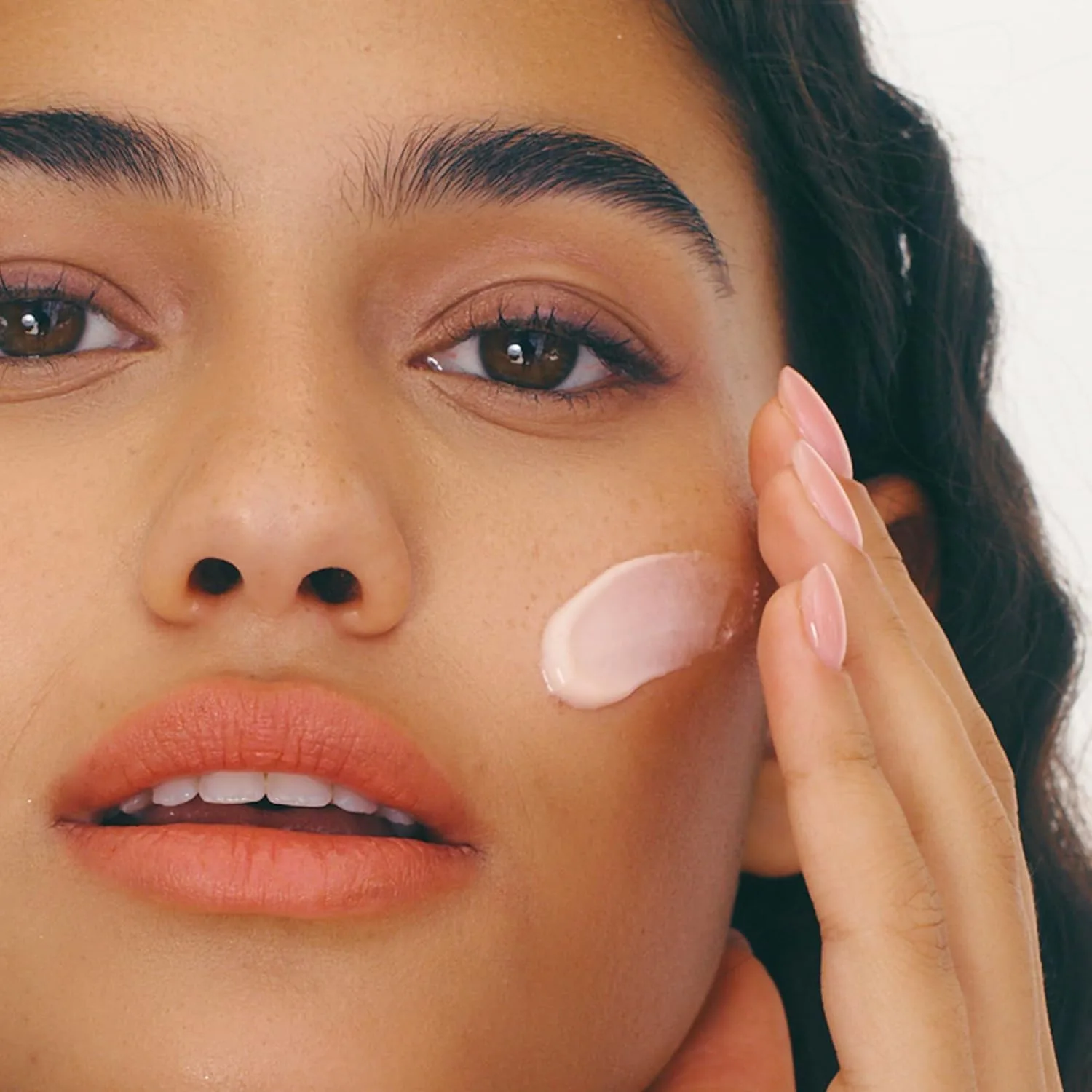 Маска для лица Fre — Ночная FRÉ Face Plumping Peptide Night Mask - укрепляет, разглаживает и обновляет кожу, 50 мл — фото 3