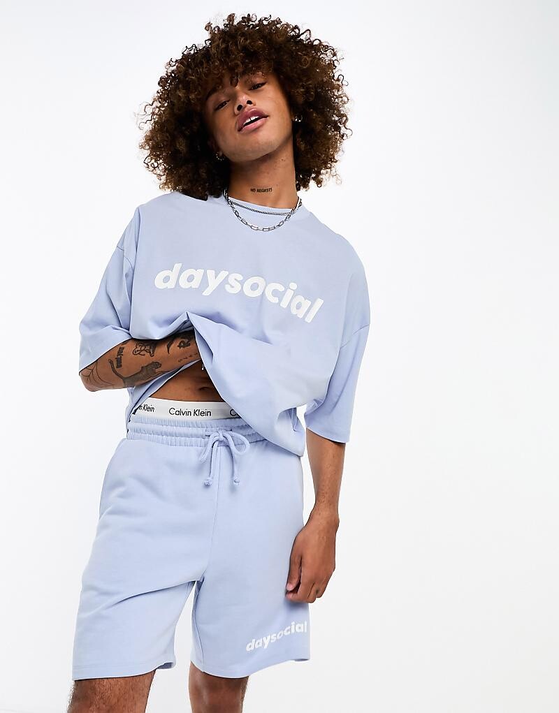 

Фиолетовые шорты свободного кроя с логотипом ASOS Daysocial –, однотонные