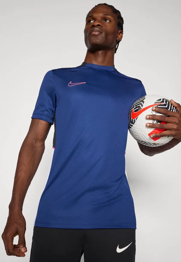 Лучшая спортивная футболка Nike Performance, Blue Void/Black/White/Pinksicle — фото 4