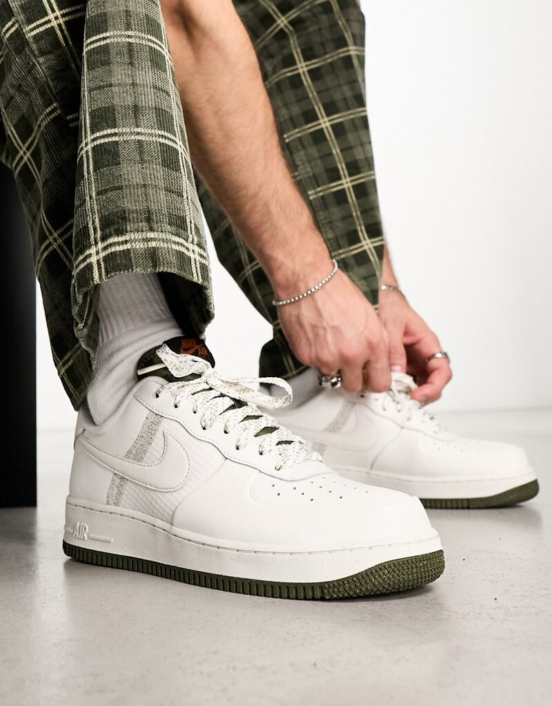 

Nike — Air Force 1 '07 — замшевые кроссовки кремового цвета и цвета хаки