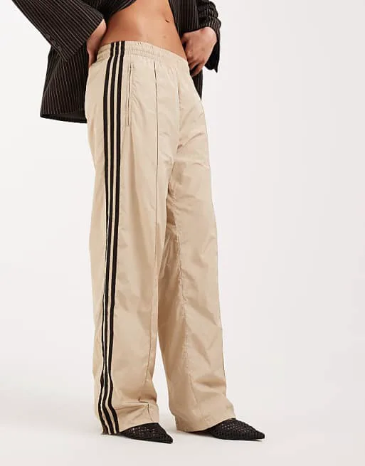 Свободные нейлоновые спортивные брюки светло-хаки и коричневого цвета adidas Originals Firebird — фото 3