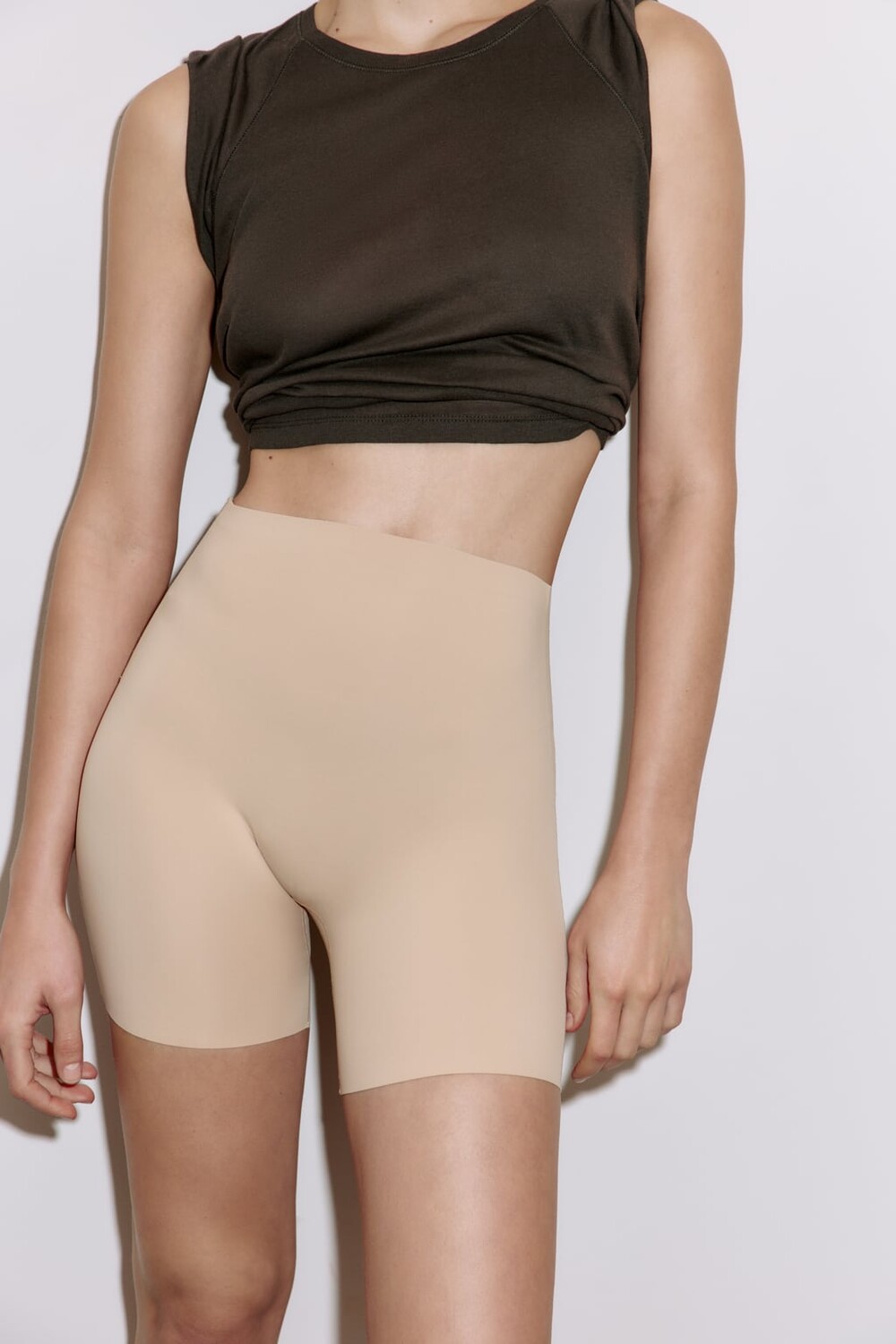 

Корректирующее белье шорты с глубоким вырезом на спине ZARA, бежево-розовый