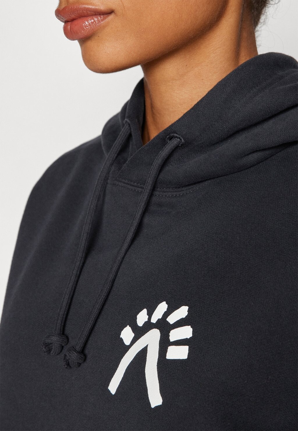 

Толстовка с капюшоном GRAPHIC HOOD Peak Performance, черный
