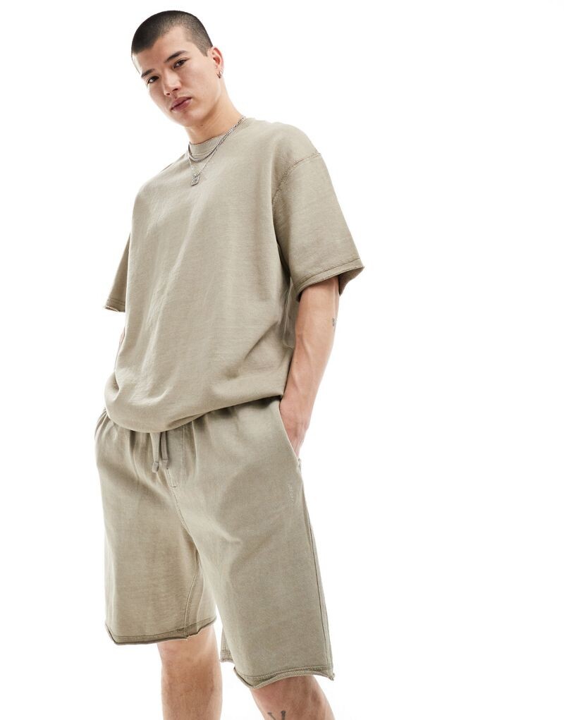 

Короткие шорты Bershka с необработанными краями — часть комплекта
