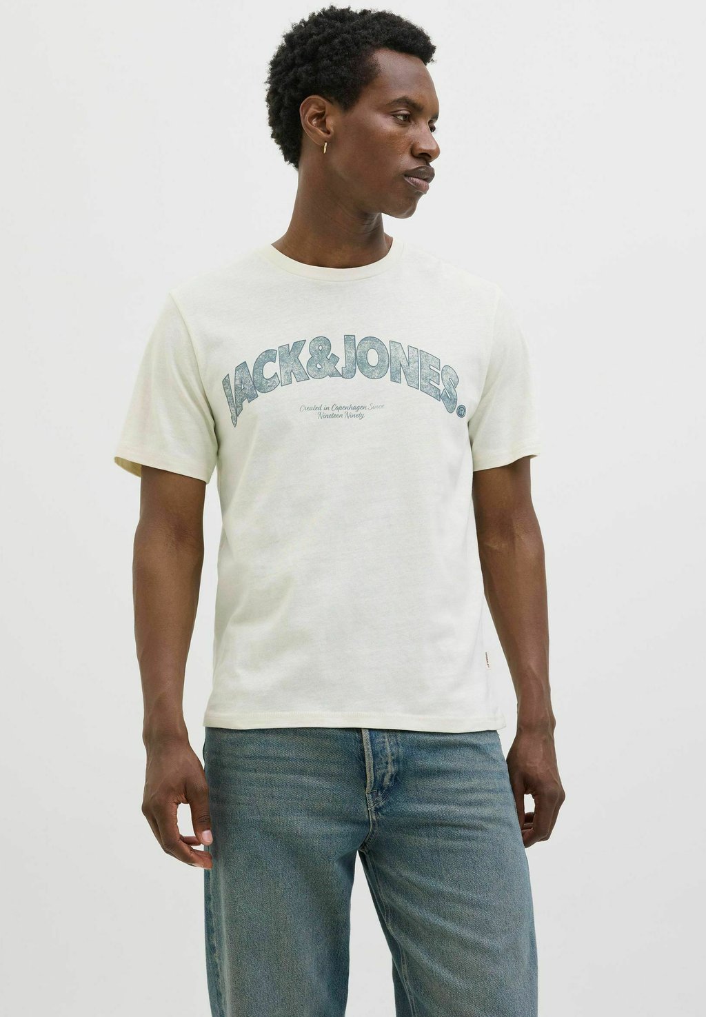 

Футболка с принтом LOGO RUNDHALSAUSSCHNITT Jack & Jones, кремовый