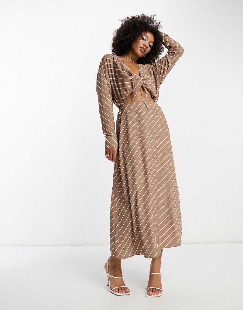 

Платье миди с длинными рукавами и вырезом на талии ASOS DESIGN в коричнево-белую полоску