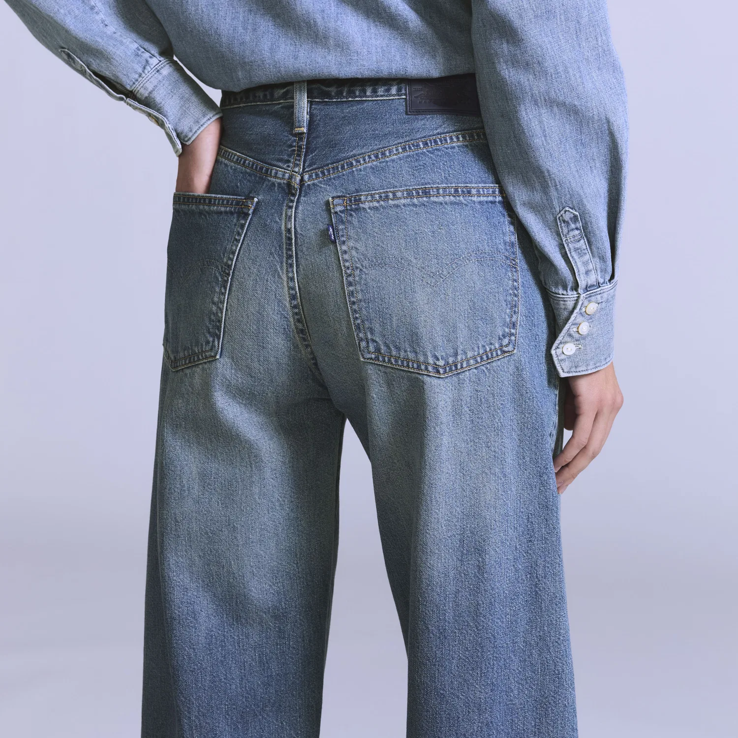 Женские джинсы Drop Barrel Levi's, Medium Wash — фото 3