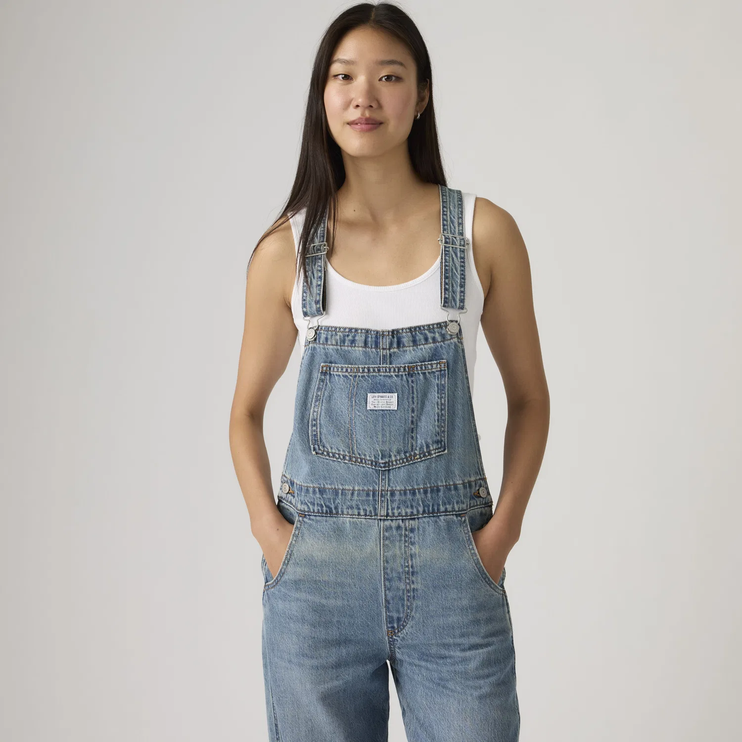 Винтажный легкий джинсовый комбинезон Levi's, Medium Wash — фото 2