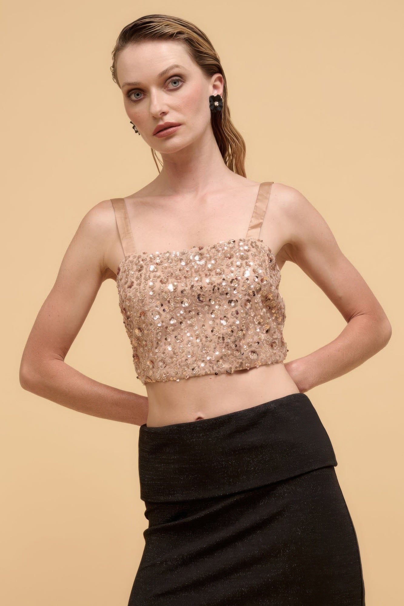 

Укороченный топ с прямым вырезом и цветочными пайетками FASHNZFAB, розовый
