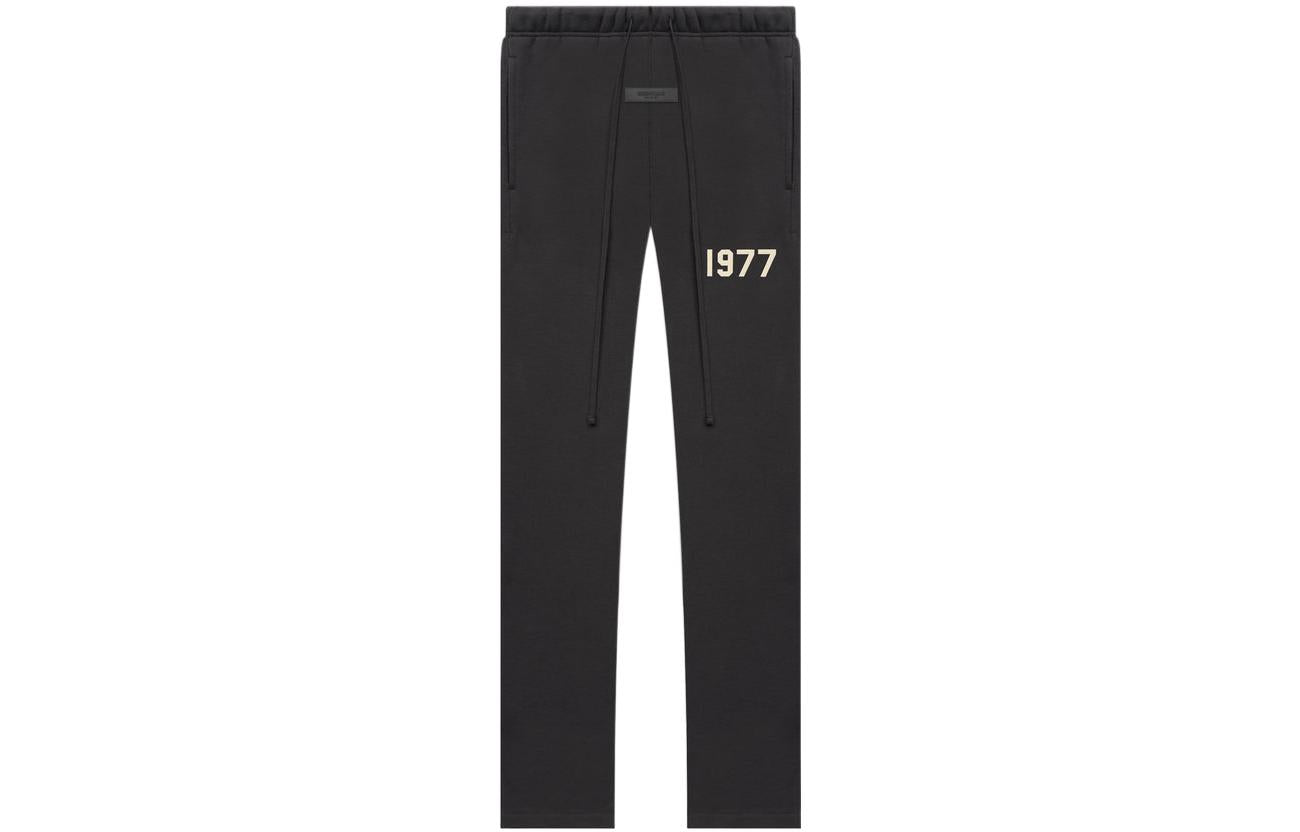Спортивные брюки Fear of God Essentials SS22 Relaxed Sweatpants Iron 1977 Logo FOG-SS22-167, черный — фото 2