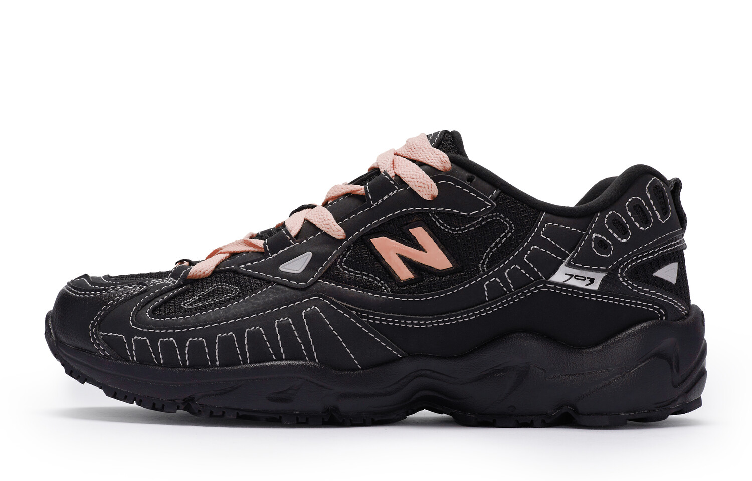 

Кроссовки NB 703 Outdoor Performance Shoes женские с низким верхом, черно-белые, цвет Meat Powder New Balance
