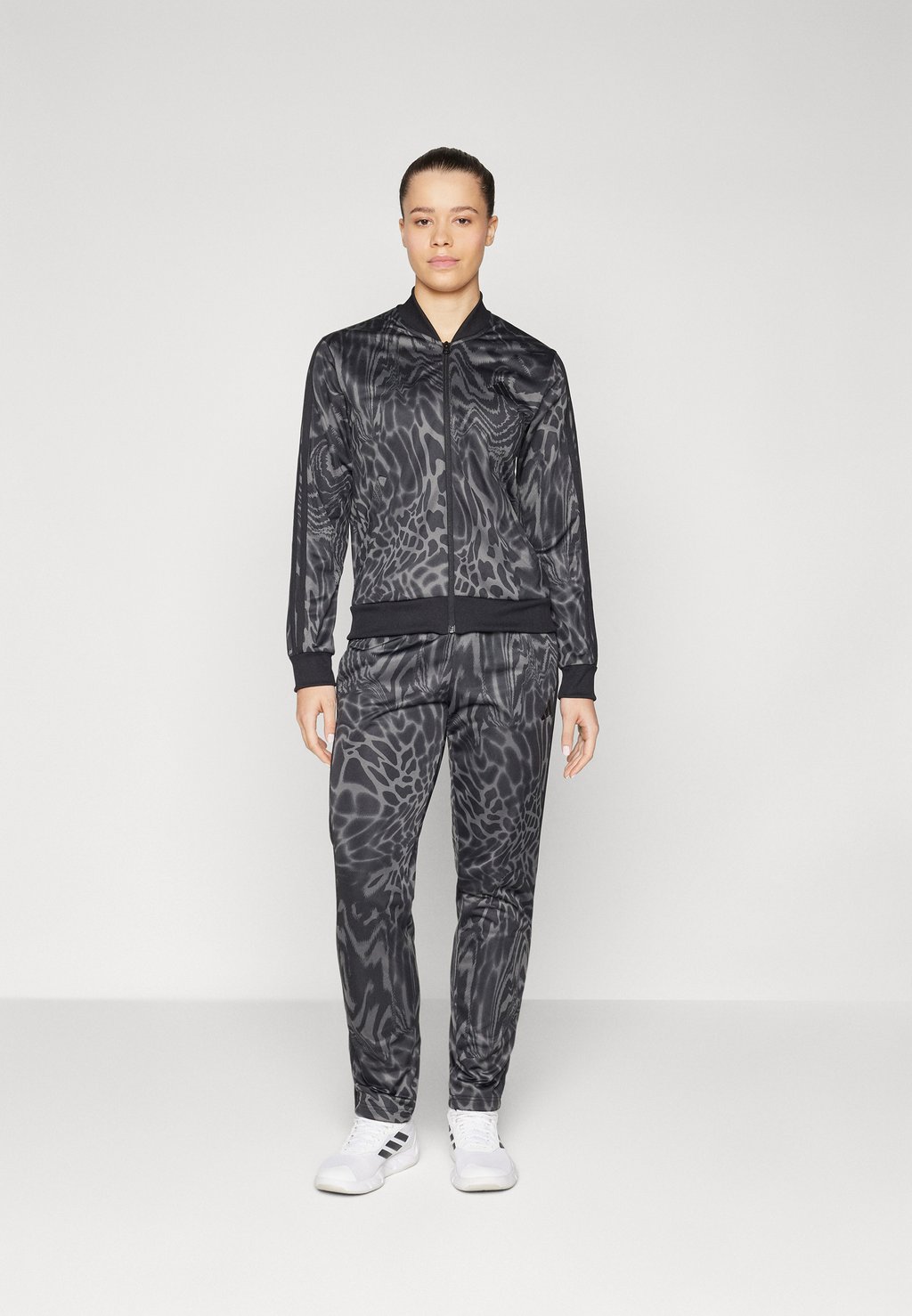 

Спортивный костюм SET adidas Sportswear, черный