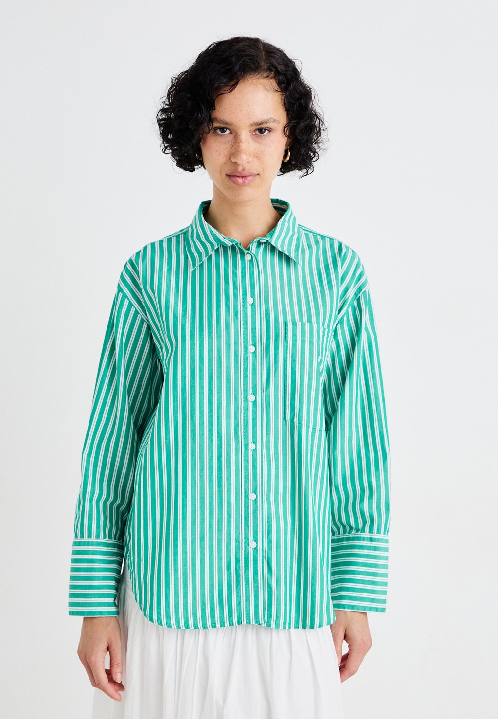 

Блузка на пуговицах POPLIN Gina Tricot, зеленый