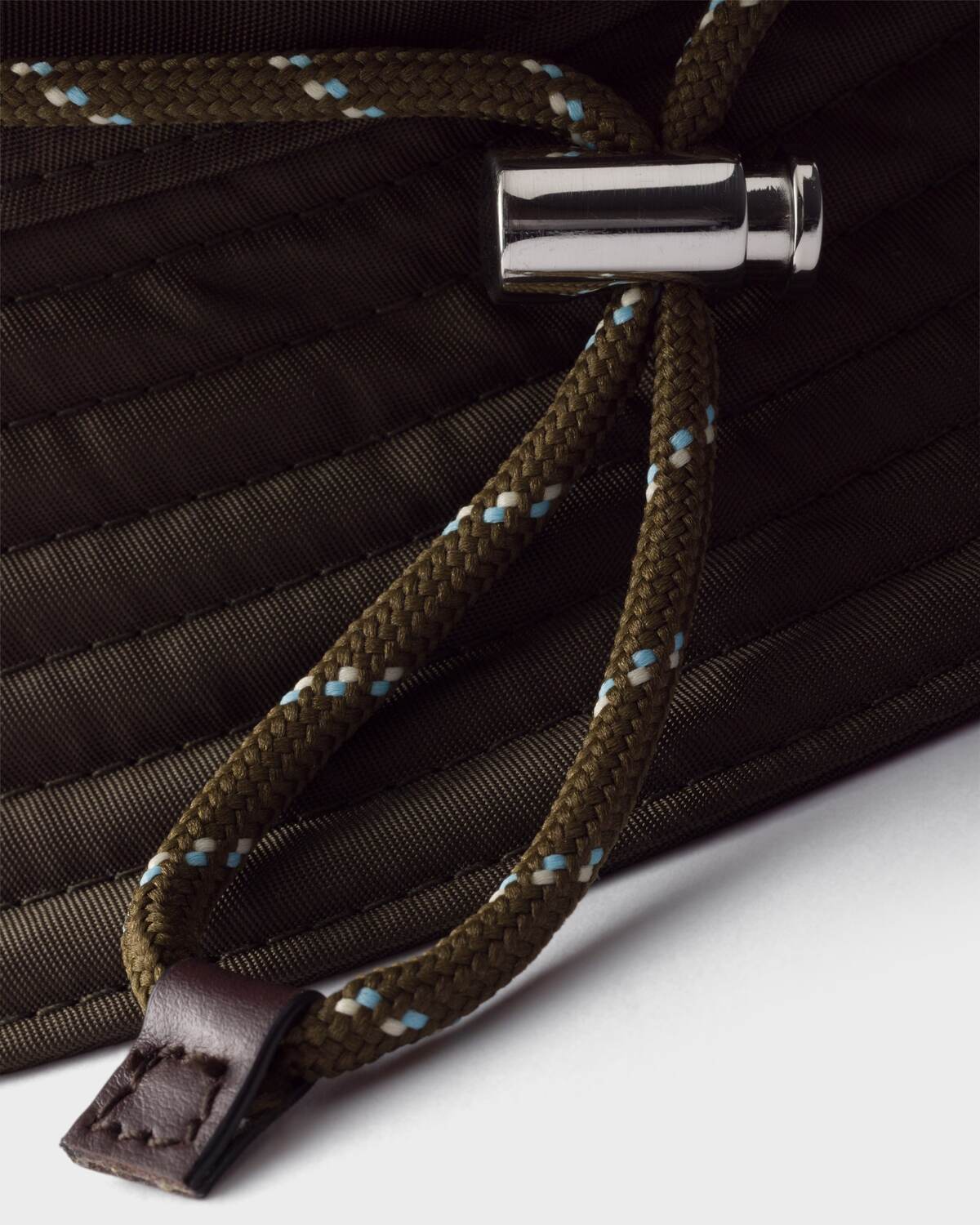 Панамка Prada Speedrock из переработанного нейлона Prada, камуфляжный зеленый — фото 3