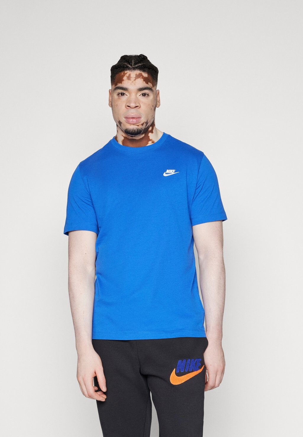 базовая футболка Club Tee Nike, цвет game royal — фото 3