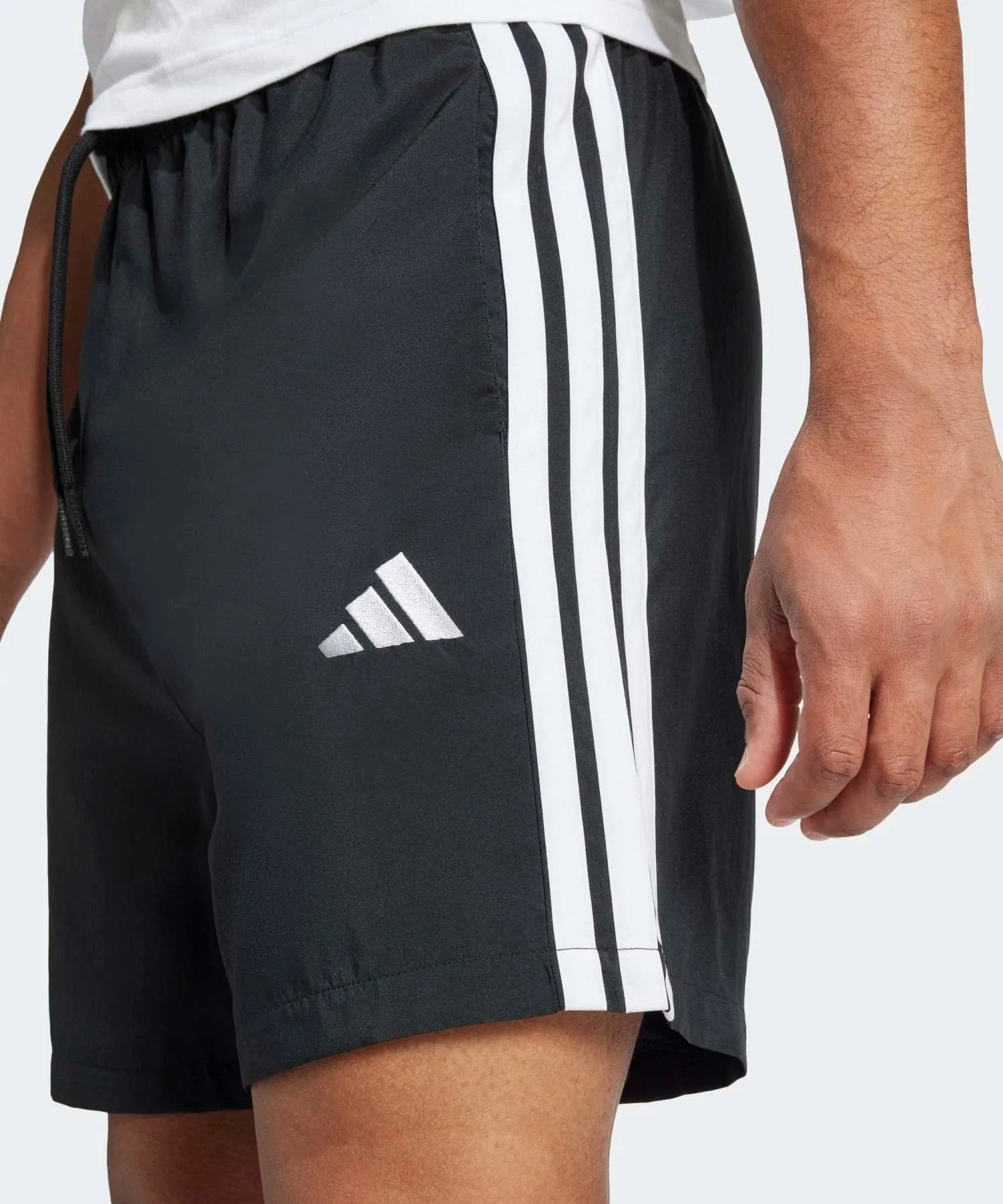 Мужские шорты adidas Essentials с тремя полосками чёрные — фото 3