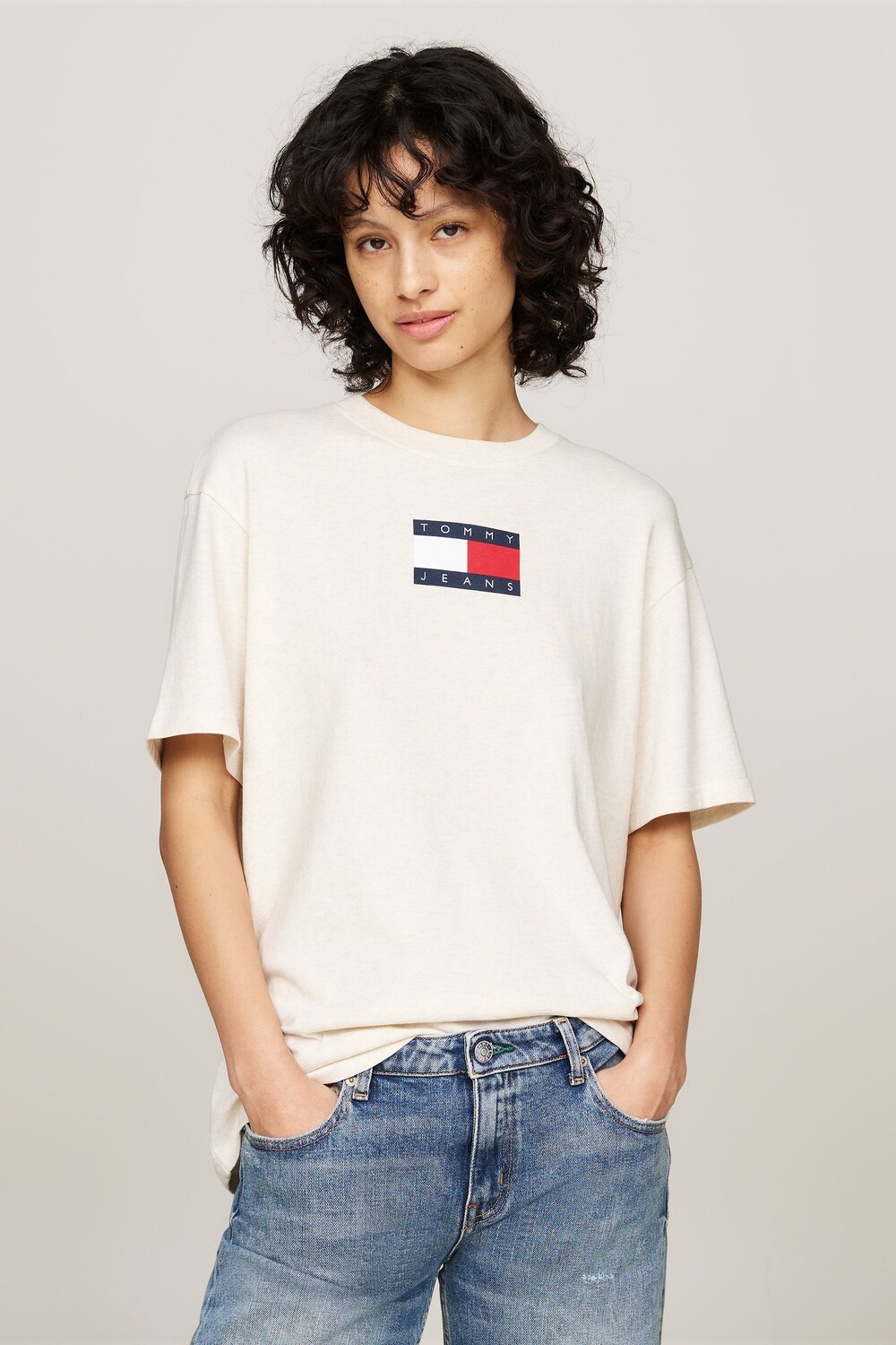 

Обычная посадка с линейным узором футболка Tommy Jeans, белый