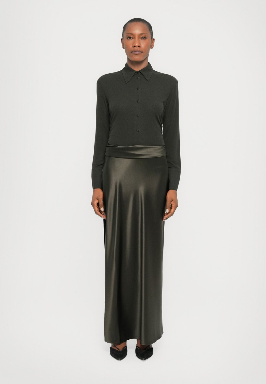 

Платье Nanushka SCYLLA, Dark Green/Anthracite/Anthracite