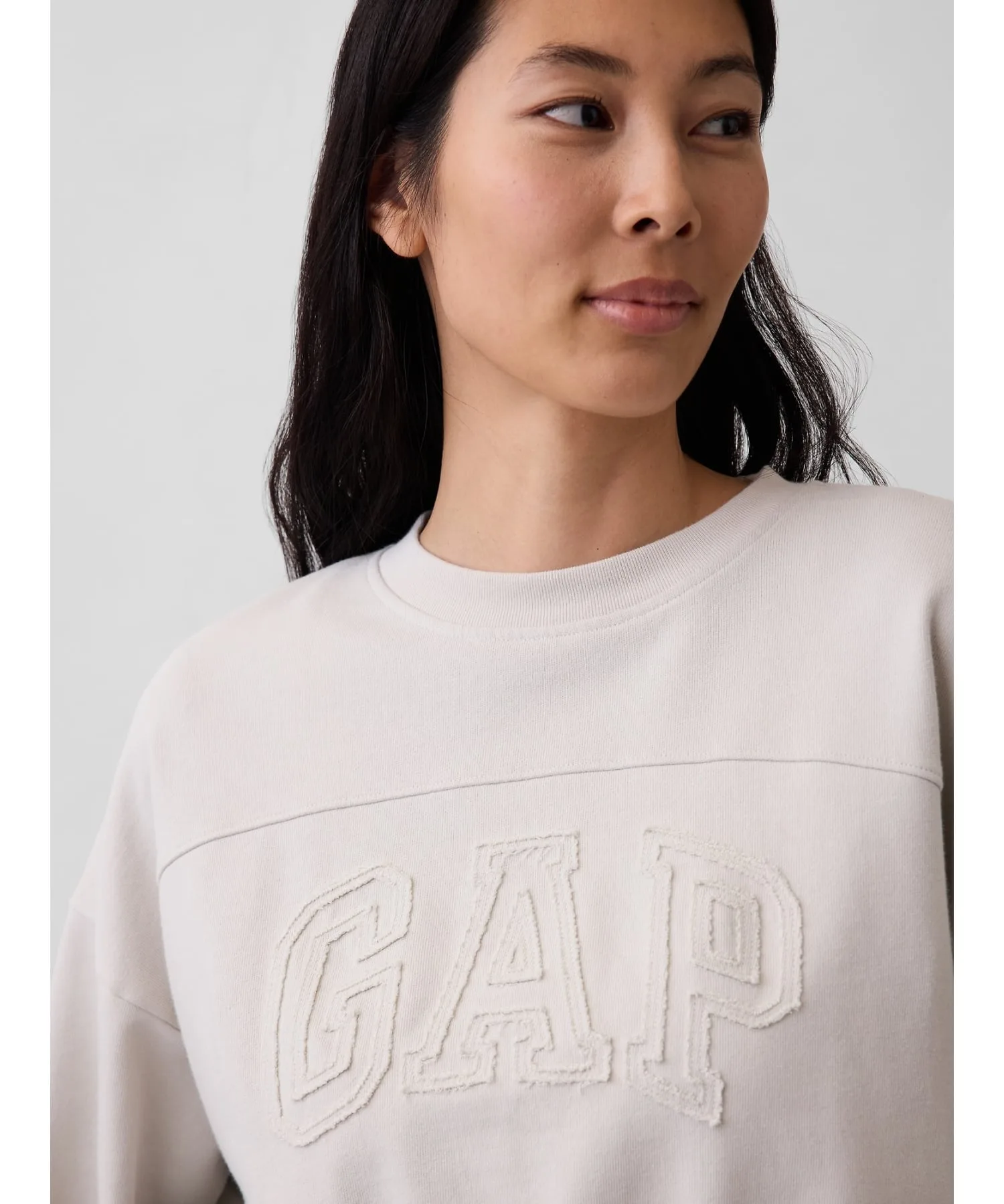 (W) Укороченная толстовка оверсайз с логотипом GAP из французской махровой ткани, REGULAR_GREY — фото 3