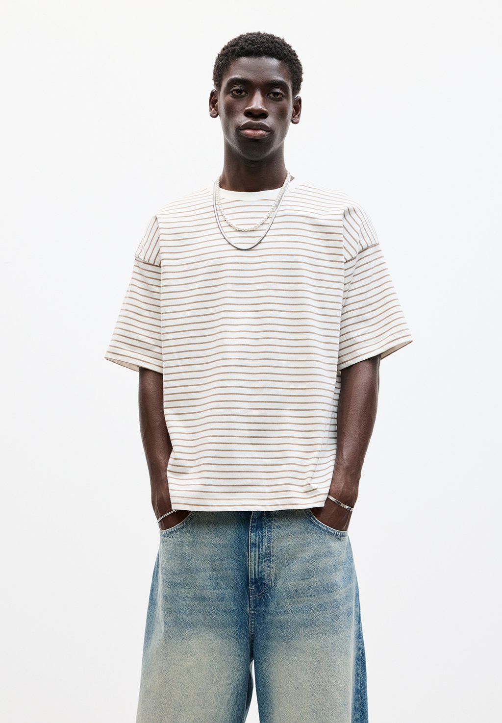 

Футболка с принтом STRIPED BOXY FIT PULL&BEAR, песочный