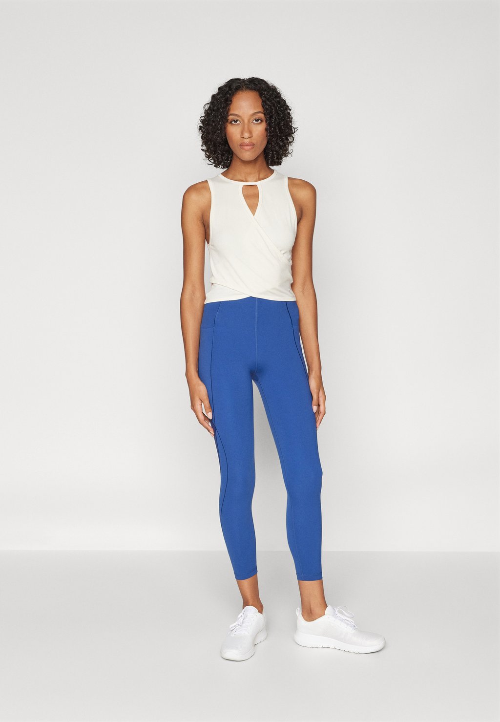 

Топ MINDFUL SEAMLESS WRAP TANK Sweaty Betty, молочный