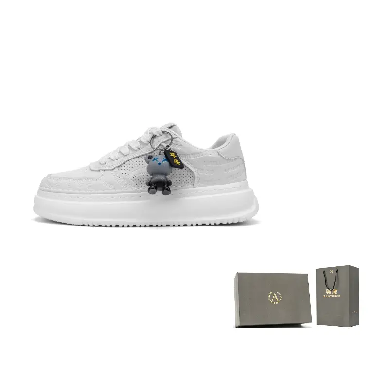 

AOKANG Air Force One Series устойчивые к истиранию легкие низкие скейтерские кроссовки с эффектом увеличения роста для мужчин - лунный белый перфорированные [Bearbrick]