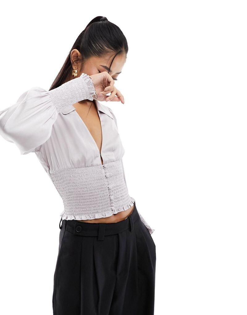 

Серебристая атласная блузка на пуговицах с v-образным вырезом Miss Selfridge