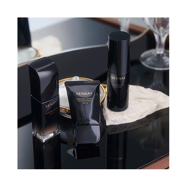 Долговечная светящаяся основа SENSAI Radiant Glow Foundation, RG204 HONEY BEIGE — фото 4