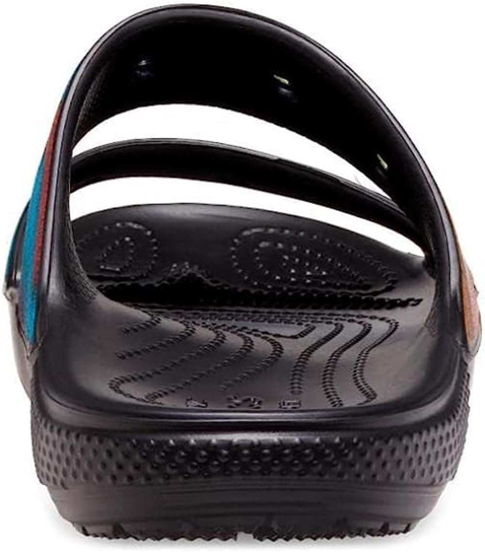 Унисекс сандалии Crocs Classic с сезонным принтом, черный — фото 4