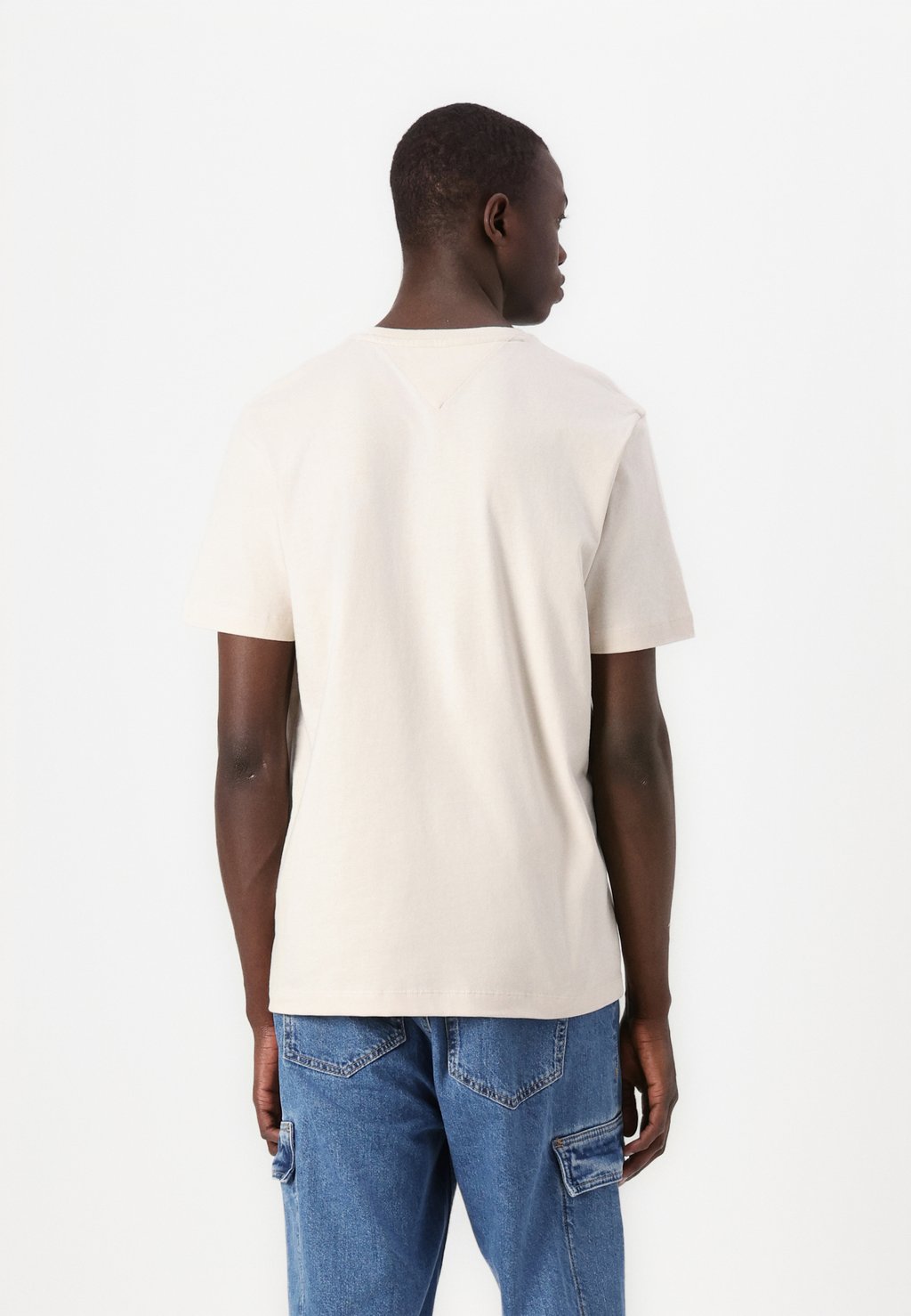 Базовая футболка ESS SEASONAL REG FIT SOLID TEE Tommy Hilfiger, бежевый — фото 3