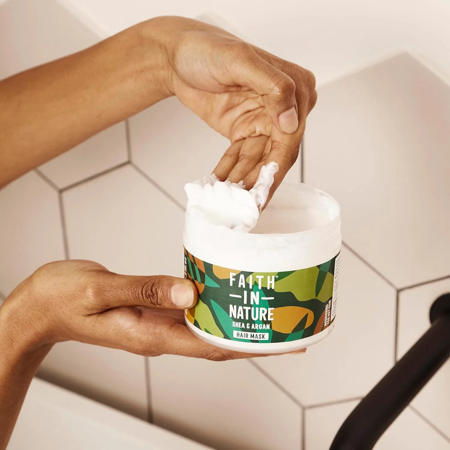 Органическая маска для волос с кокосом и маслом ши от Faith In Nature Faith In Nature, Coconut & Shea — фото 4